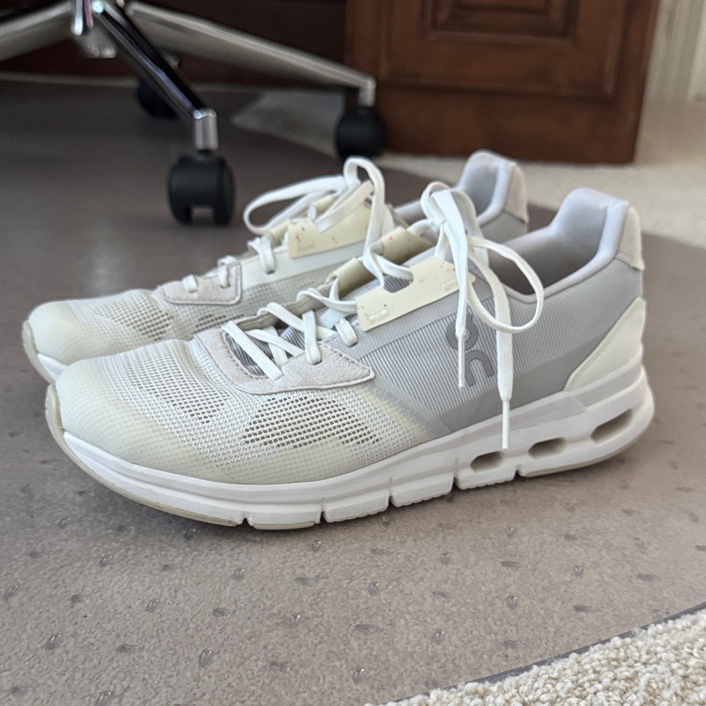 On Cloud Shoes Women’s 9